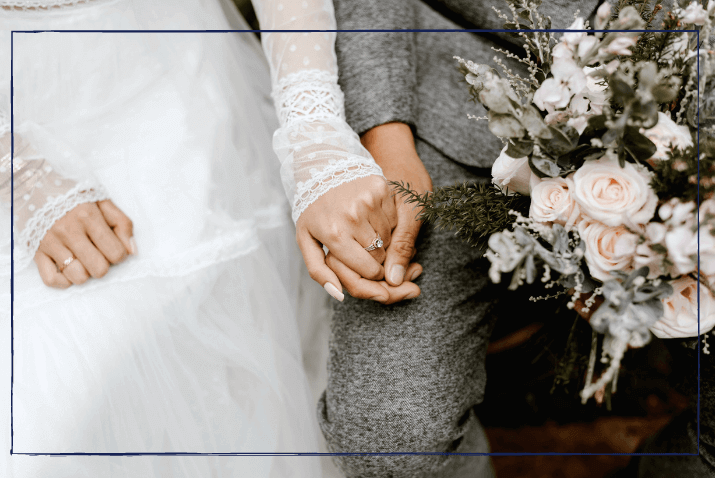 PR Ideen für April: Hochzeitspärchen Hände haltend